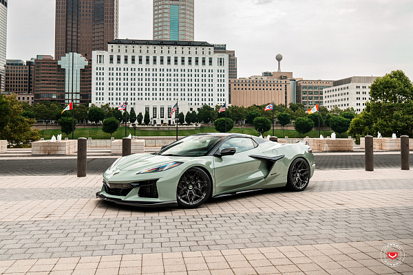 Фото дисков Vossen S21-08 Глянцевый темный лак на Chevrolet Corvette C8