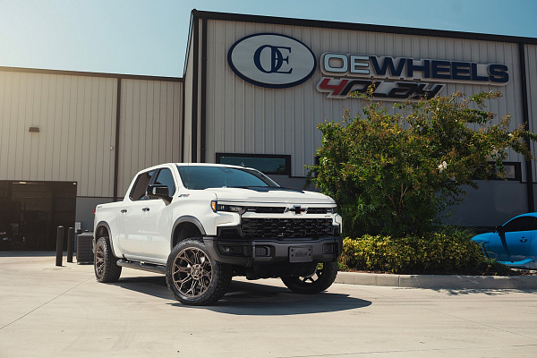 Фото дисков 4PLAY 4P83 Глянцевая бронза на Chevrolet Silverado IV