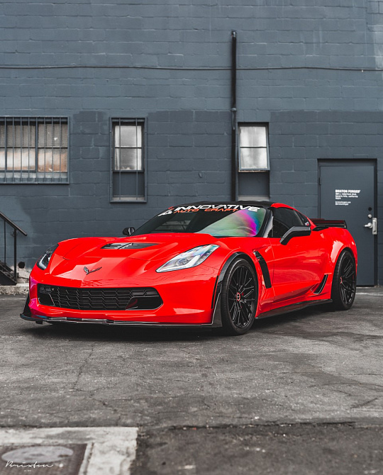 Фото дисков VL4 Черный сатин на Chevrolet Corvette C7