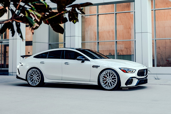 Фото дисков Strasse Wheels SV10M Deep Concave FS Глянцевый лак на Mercedes-Benz AMG GT I