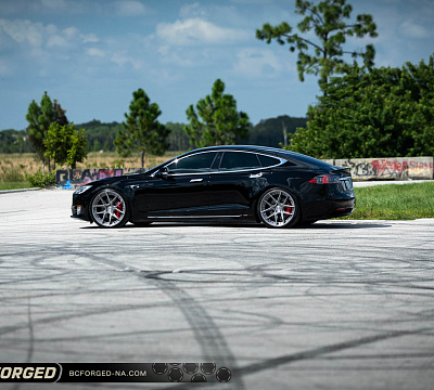Фото дисков BC Forged HCA381 на Tesla Model S