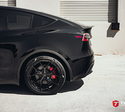 Фото дисков Vossen HF-5 на Tesla Model Y