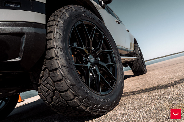 Фото дисков Vossen HF6-4 Черный глянец на Lexus GX III