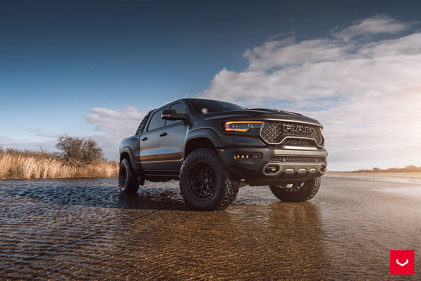 Фото дисков Vossen HFX-1 (6-Lug) Черный сатин на Ram 1500 V