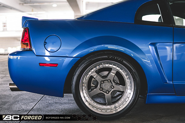 Фото дисков BC Forged LE05 // MLE05 Глянцевый графит на Ford Mustang IV
