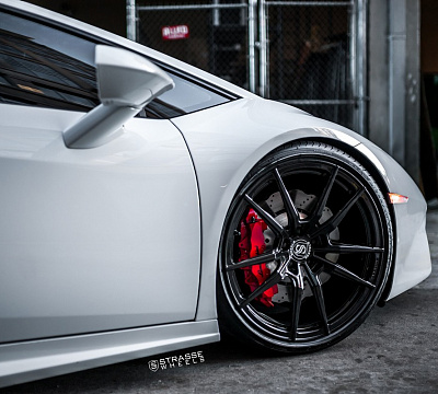 Фото дисков Strasse Wheels SV1 Deep Concave Monoblock на Lamborghini Huracan