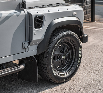 Фото дисков Kahn Rostyle Inspired RS на Land Rover Defender I