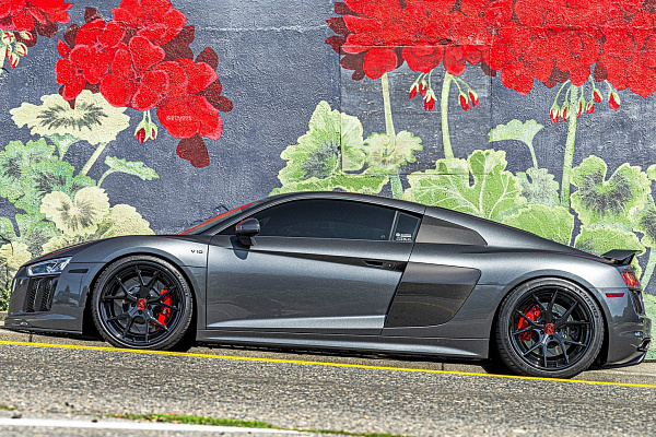 Фото дисков Strasse Wheels SM5R Deep Concave FS Черный глянец на Audi R8 (4S)