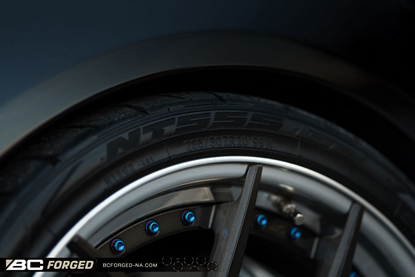 Фото дисков BC Forged HCS02 Глянцевый темный лак на Cadillac CTS II