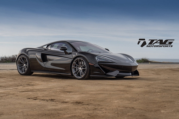 Фото дисков HRE P104 Глянцевый темный лак на McLaren 570S