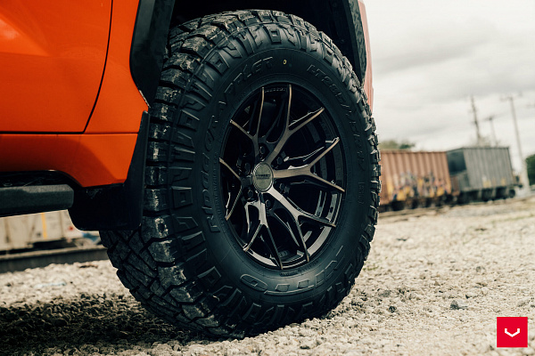 Фото дисков Vossen HF6-4 Глянцевый темный лак на Toyota Sequoia III