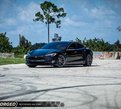 Фото дисков BC Forged HCA381 на Tesla Model S