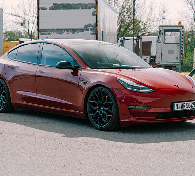Фото дисков Vossen HF-2 на Tesla Model 3