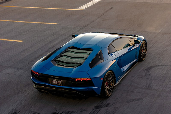 Фото дисков Brixton Forged VL4 Сатиновый темный лак на Lamborghini Aventador