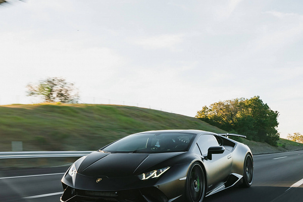 Фото дисков HRE P104SC Черный сатин на Lamborghini Huracan