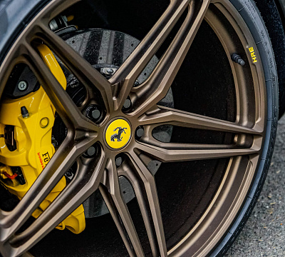 Фото дисков HRE P107SC на Ferrari 812