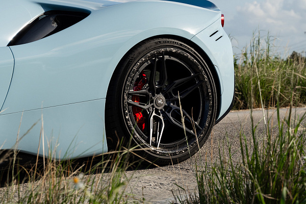 Фото дисков Strasse Wheels SV4-RS Deep Concave FS Черный сатин на Ferrari SF90