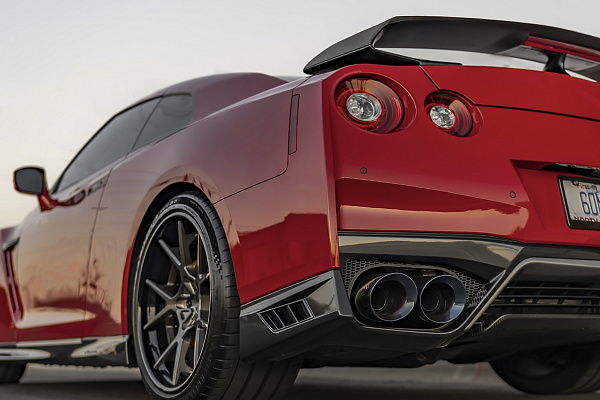 Фото дисков Rotiform KPS Сатиновый графит на Nissan GT-R