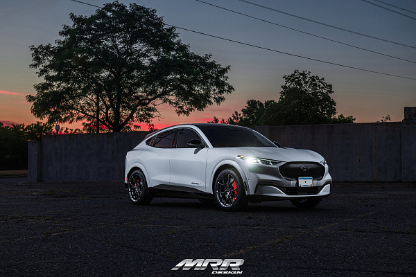 Фото дисков MRR FS06 Черный глянец на Ford Mustang Mach-E