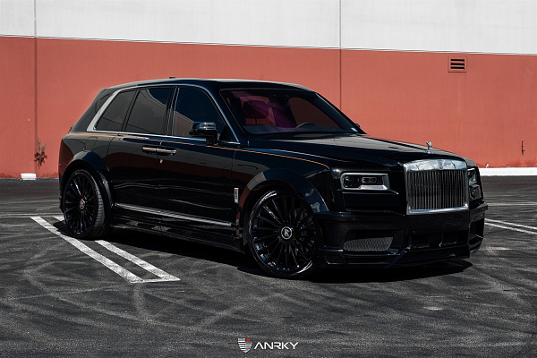 Фото дисков Anrky RF-282 Черный глянец на Rolls-Royce Cullinan