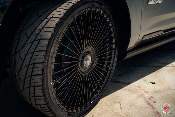 Фото дисков Vossen S17-16 Черный глянец на Cadillac Escalade V