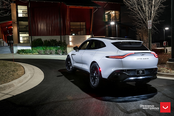 Фото дисков Vossen HF-5 Черный глянец на Aston Martin DBX