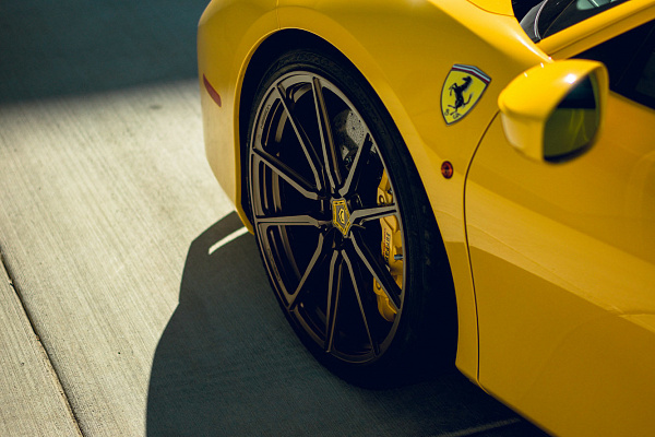 Фото дисков Vossen M-X2 Сатиновая бронза на Ferrari 488