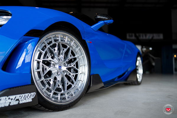 Фото дисков Vossen LC3-02 (3-Piece) Полированный лак на McLaren 720S