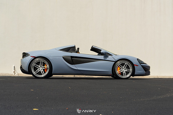 Фото дисков Anrky AN37 Глянцевый лак на McLaren 570S
