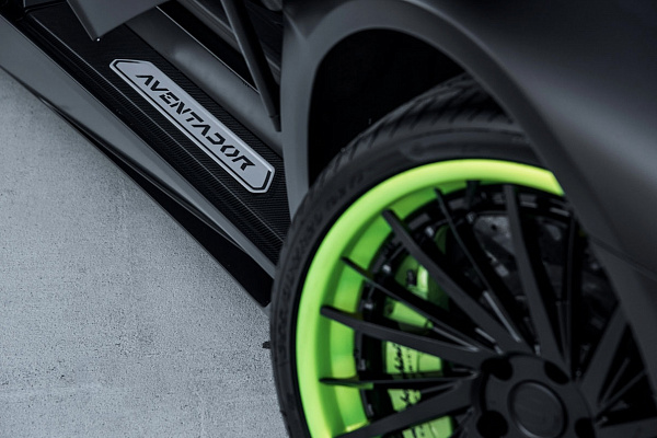 Фото дисков Savini SV64 Другой цвет на Lamborghini Aventador