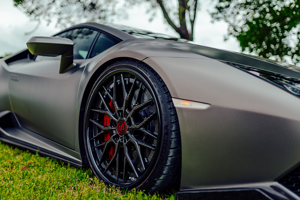 Фото дисков Strasse Wheels SV10M Deep Concave FS Другой цвет на Lamborghini Huracan