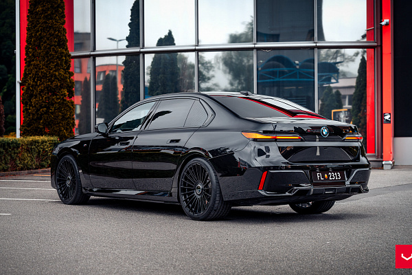 Фото дисков Vossen HF-8 Черный глянец на BMW 7 (G70)