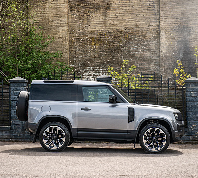 Фото дисков Kahn Type 60 RS2 на Land Rover Defender II