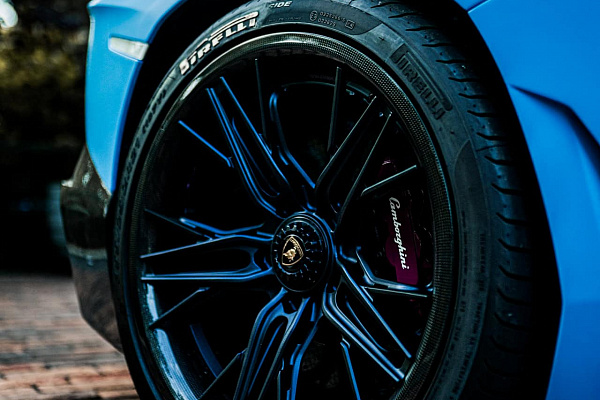 Фото дисков Brixton Forged FDE05 Черный сатин на Lamborghini Aventador