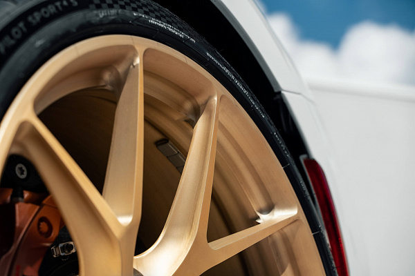 Фото дисков HRE P101 Сатиновое золото на Ferrari 488