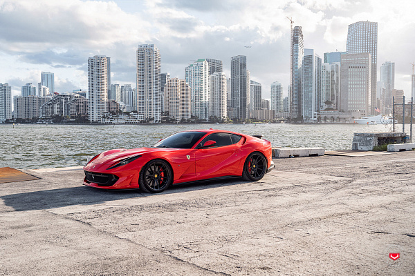 Фото дисков Vossen S17-06 Черный глянец на Ferrari 812