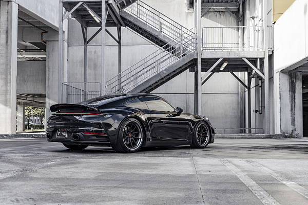 Фото дисков Strasse Wheels SV5 Deep Concave FS Черный сатин на Porsche 911 VIII