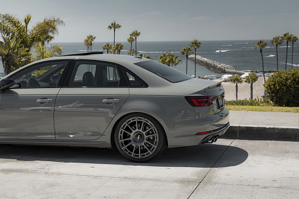Фото дисков Rotiform OZR Матовый графит на Audi A/S/RS 4 (B9)