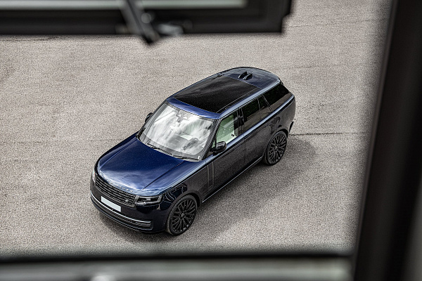 Фото дисков Kahn RS-2 Черный сатин на Land Rover Range Rover V
