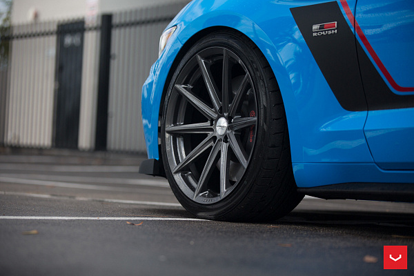 Фото дисков Vossen VFS-10 Глянцевый графит на Ford Mustang VI