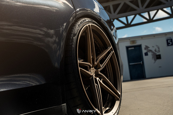 Фото дисков Anrky AN27 Сатиновая бронза на Porsche Panamera III