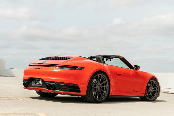 Фото дисков Anrky AN21 Глянцевый темный лак на Porsche 911 VIII
