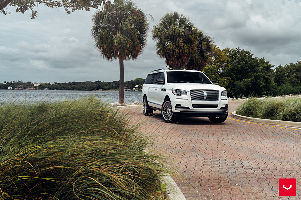 Фото дисков Vossen HF-8 Глянцевый лак на Lincoln Navigator IV