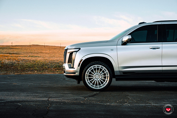 Фото дисков Vossen LCX-01 Глянцевый лак на Cadillac Escalade V