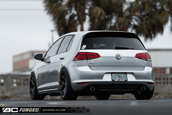 Фото дисков BC Forged HCS21 Глянцевый темный лак на Volkswagen Golf VII