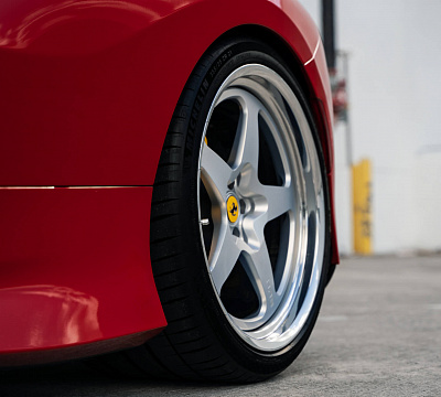 Фото дисков HRE 527 на Ferrari F8