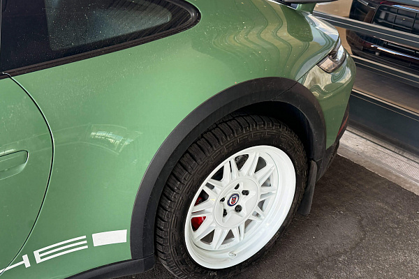 Porsche 992 Dakar