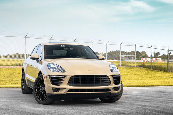 Фото дисков Savini SV-F1 Черный глянец на Porsche Macan I