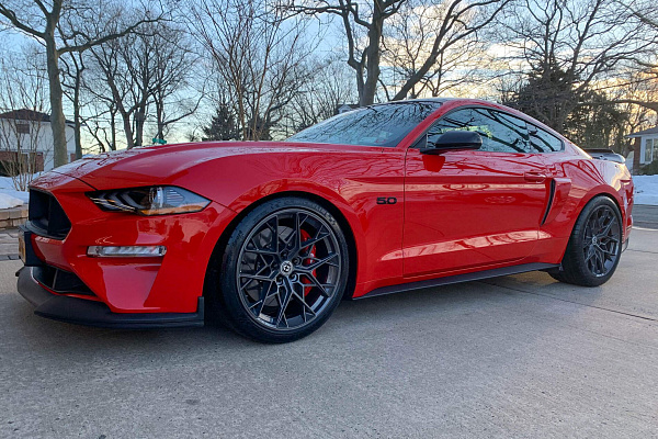 Фото дисков HRE FF10 Глянцевый графит на Ford Mustang VI