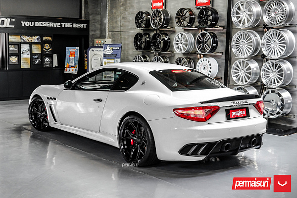 Фото дисков Vossen HF-5 Черный глянец на Maserati GranTurismo I